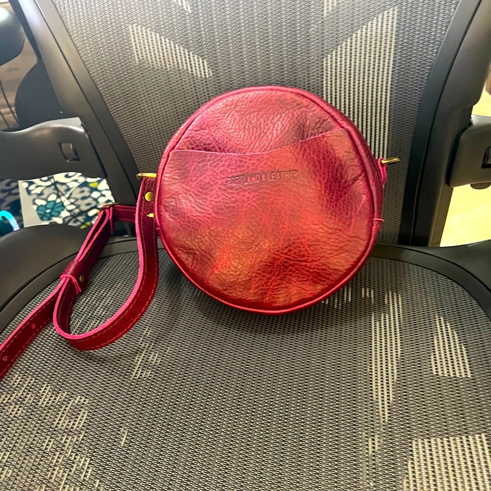 Bougainville circle leather bag